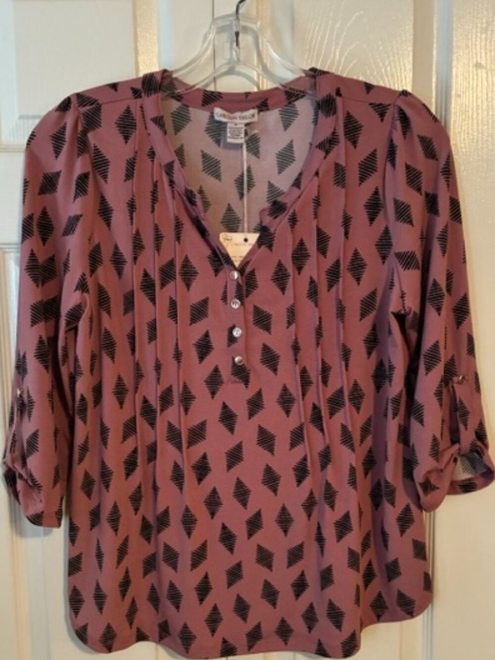 Carolyn Taylor Rose Pink Scribble Diamond 3/4 Roll Tab Sleeve Henley Top M NWT